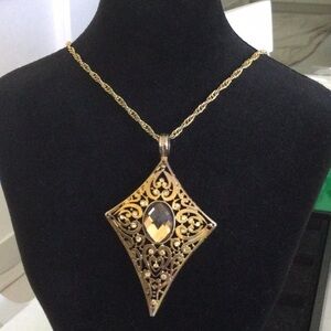 Elegant Gold Color Filigree Pendant Necklace